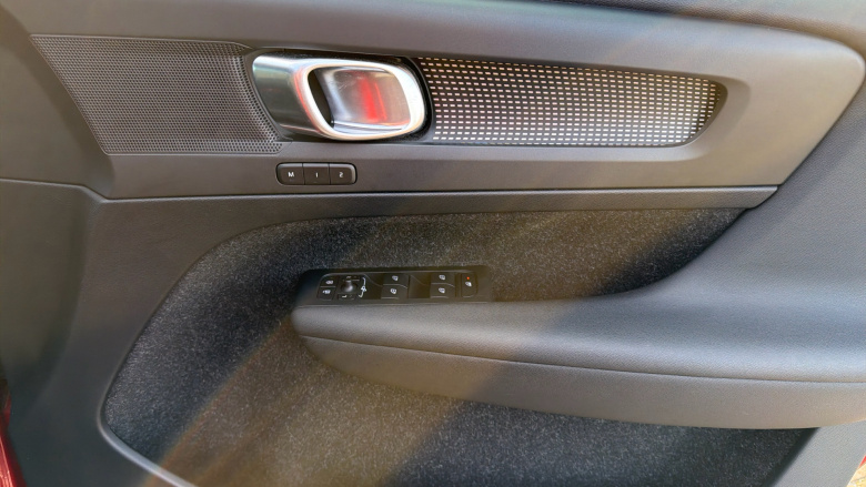 Volvo Xc40 2.0 T5 R DESIGN Pro 5dr AWD Geartronic Petrol Estate